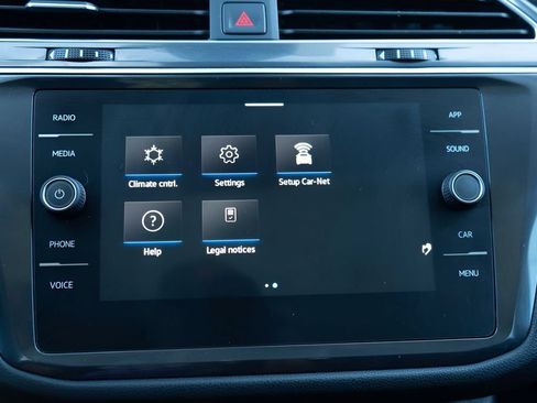 Used 2022 Volkswagen Tiguan SE w/ Panoramic Sunroof Package FWD image 22