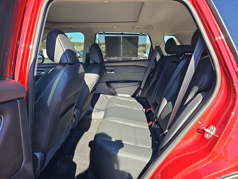 Used 2021 Nissan Rogue SL w/ Premium Package image 19