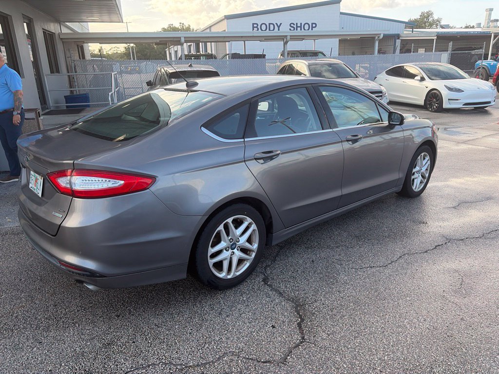 Used 2013 Ford Fusion SE FWD image 4