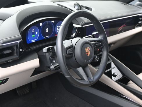 Certified 2025 Porsche Macan 4 Electric image 5