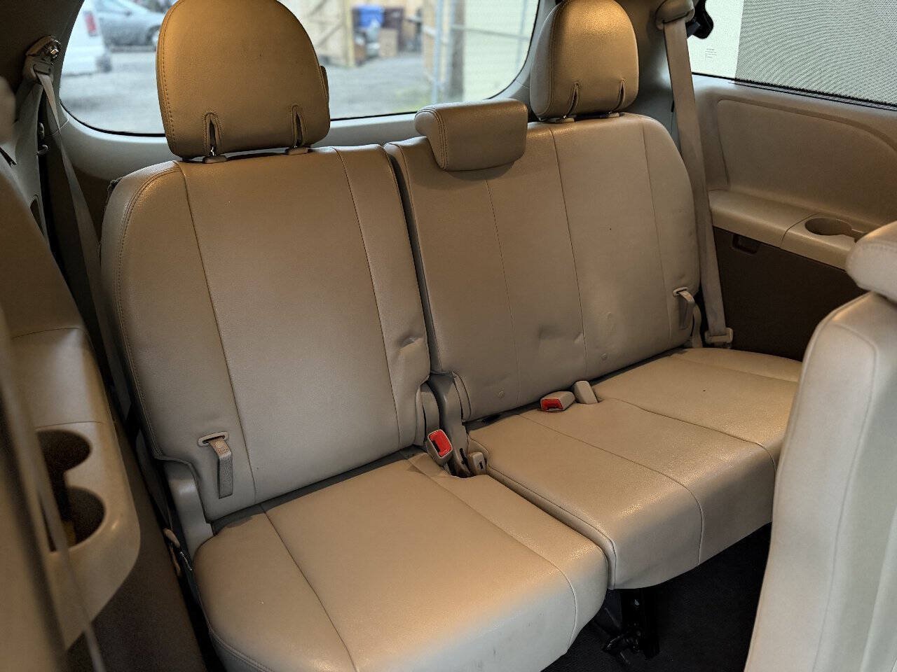Used 2011 Toyota Sienna XLE FWD image 23