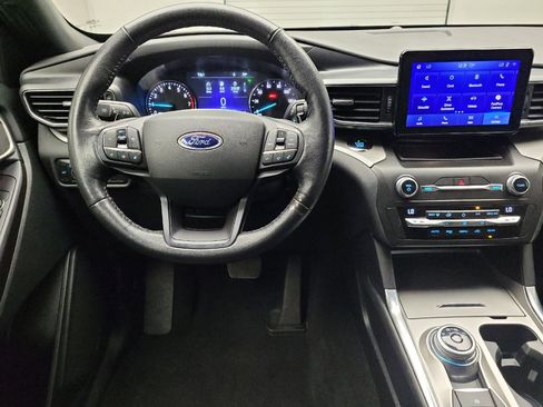 Used 2020 Ford Explorer XLT w/ Equipment Group 202A AWD/4WD image 22