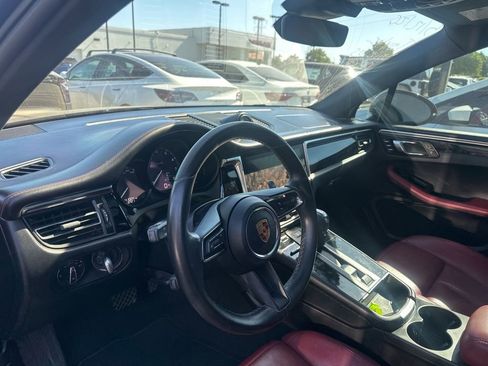 Used 2024 Porsche Macan AWD/4WD image 9