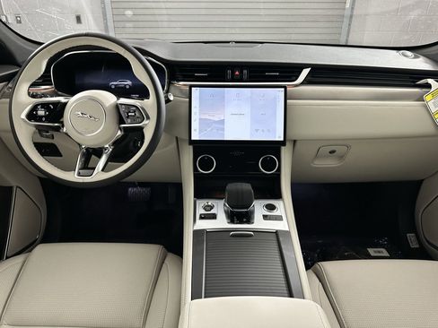 Used 2026 Jaguar F-PACE R-Dynamic S image 13