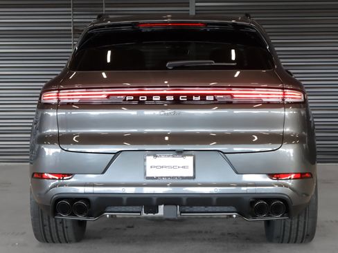 Used 2025 Porsche Cayenne Turbo image 9