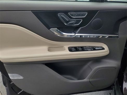 Certified 2023 Lincoln Corsair AWD w/ Equipment Group 101A image 11