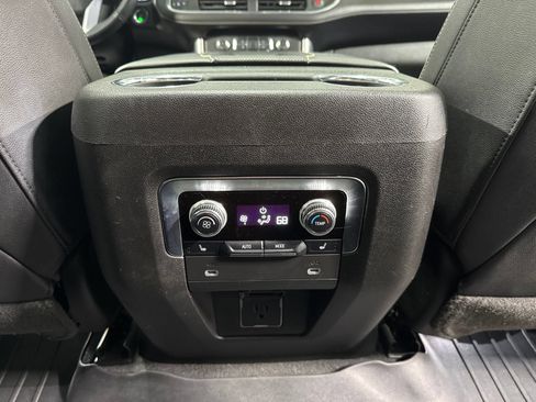 Used 2022 GMC Yukon SLT w/ SLT Premium Package AWD/4WD image 17