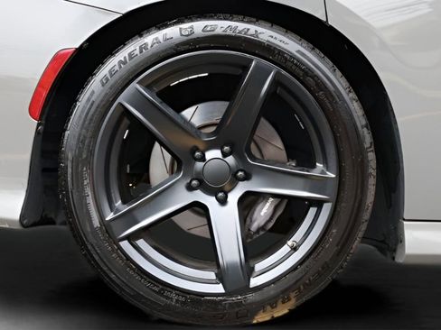 Used 2018 Dodge Charger R/T image 39