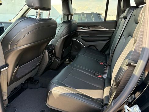 New 2026 Jeep Grand Cherokee Limited Reserve image 9