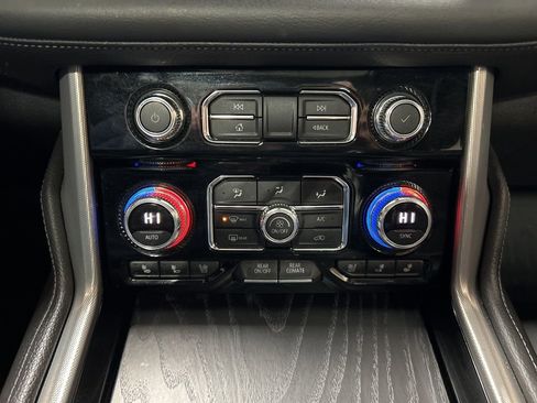 Used 2021 GMC Yukon Denali w/ Denali Premium Package image 24