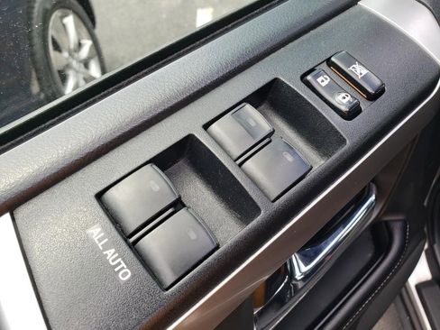 Used 2017 Toyota 4Runner SR5 AWD/4WD image 18