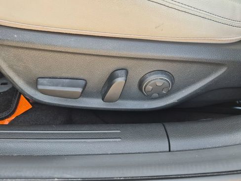 Used 2025 Genesis G70 2.5T RWD image 12