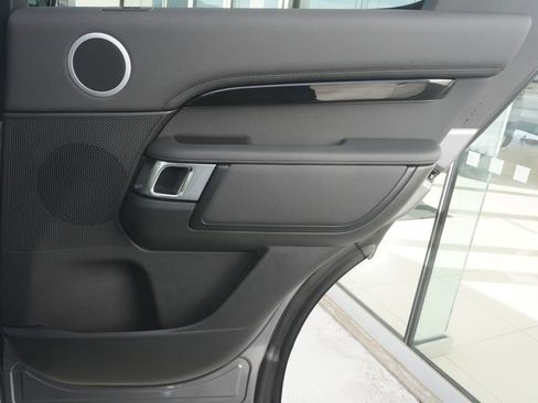 Used 2025 Land Rover Discovery S image 25