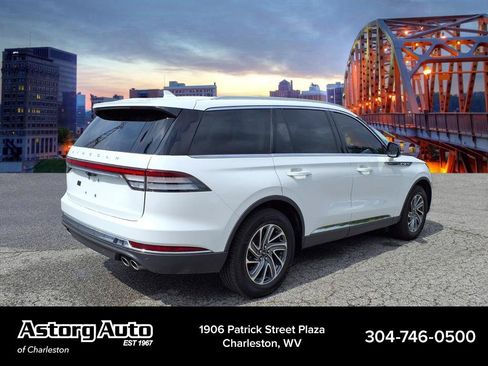 Used 2024 Lincoln Aviator AWD image 3