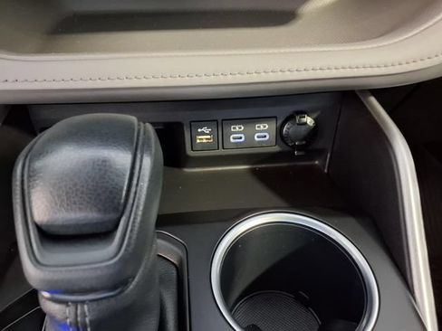 Used 2023 Toyota Highlander L FWD image 13