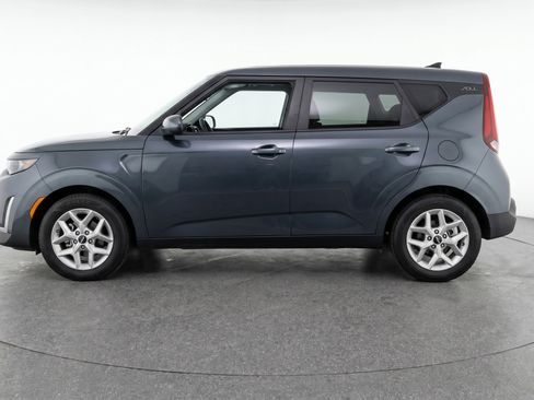 Used 2025 Kia Soul LX w/ LX Technology Package FWD image 5