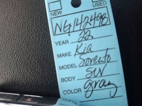 Used 2022 Kia Sorento LX image 32