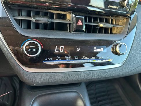 Used 2021 Toyota Corolla LE FWD image 26