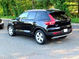 Used 2021 Volvo XC40 T5 Momentum image 3