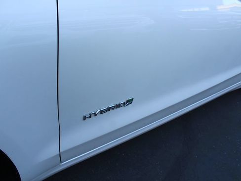 Used 2017 Ford Fusion Platinum FWD image 12