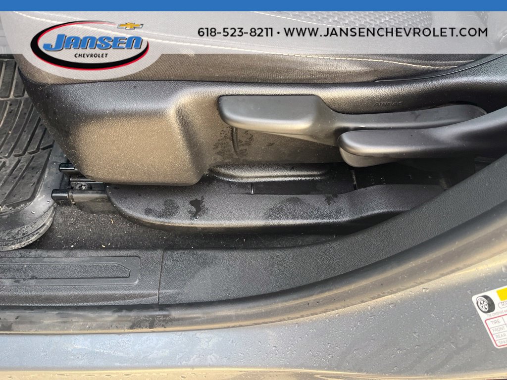 Used 2021 GMC Acadia SLE w/ Elevation Edition FWD image 16