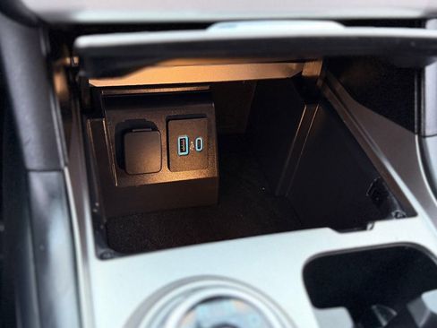 Certified 2024 Ford Explorer XLT image 9