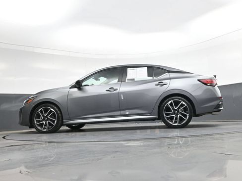 Used 2025 Nissan Sentra SR FWD image 47