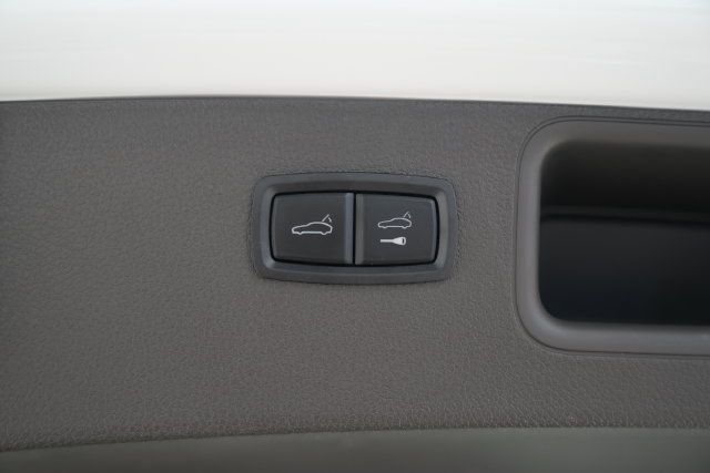 Certified 2026 Porsche Macan AWD/4WD image 17