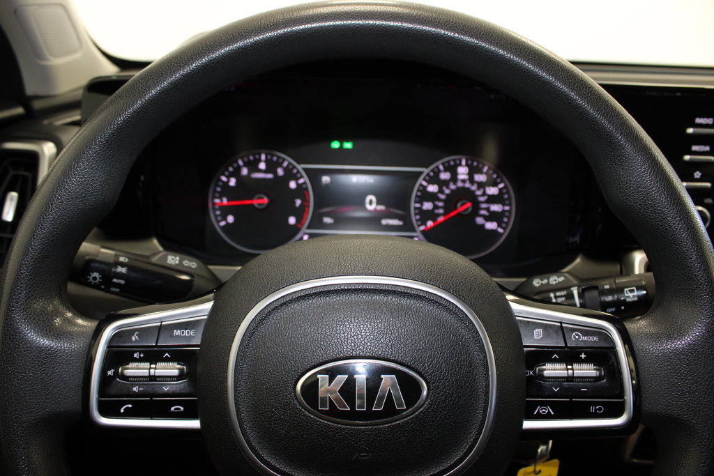 Used 2021 Kia Sorento LX AWD/4WD image 17