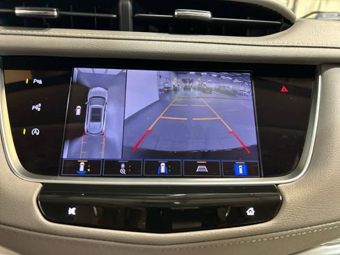 Used 2022 Cadillac XT5 Premium Luxury w/ Technology Package AWD/4WD image 5