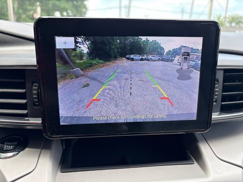Used 2024 Ford Explorer XLT w/ Equipment Group 202A AWD/4WD image 22
