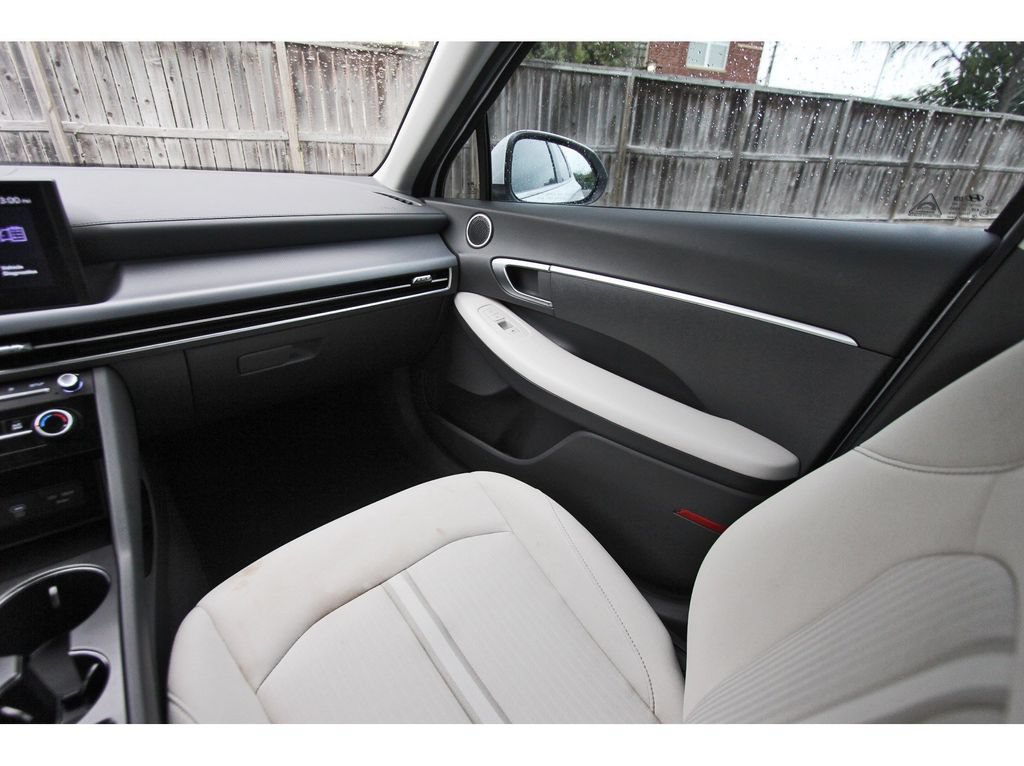 Used 2025 Hyundai Sonata SE FWD image 11