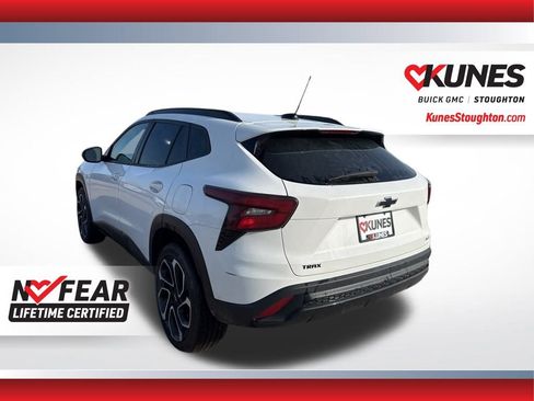 Used 2024 Chevrolet Trax RS w/ Sunroof Package image 9