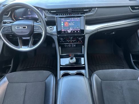 Used 2023 Jeep Grand Cherokee Altitude AWD/4WD image 3