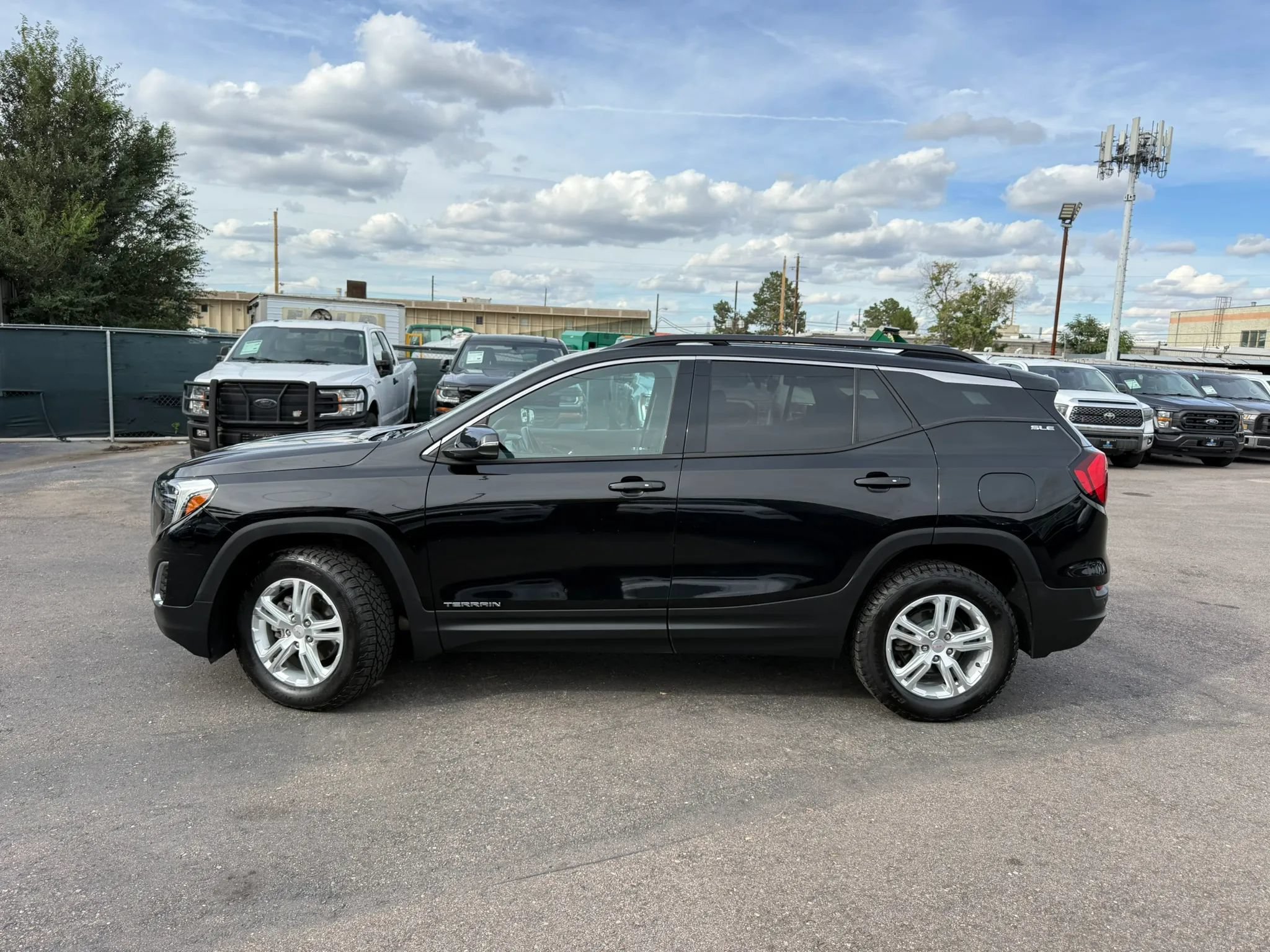 Used 2018 GMC Terrain SLE w/ Driver Convenience Package AWD/4WD image 3