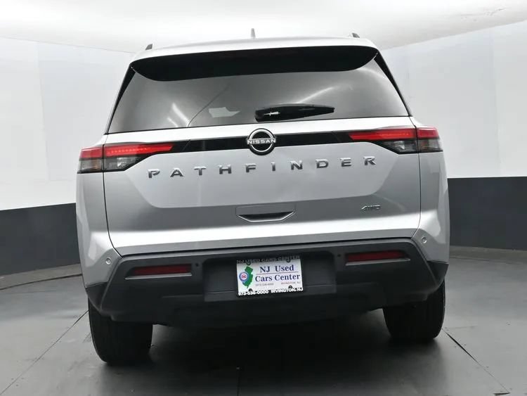 Used 2025 Nissan Pathfinder SV AWD/4WD image 8