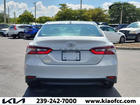 Used 2022 Toyota Camry LE FWD image 5