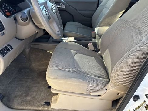 Used 2016 Nissan Frontier SV image 8