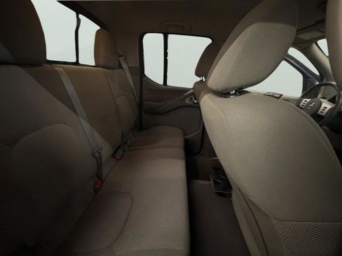 Used 2018 Nissan Frontier SV AWD/4WD image 16