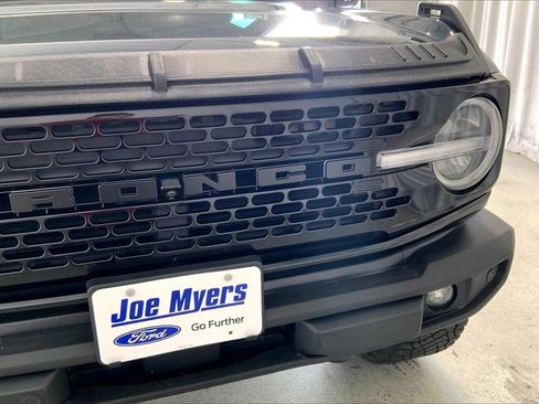 Used 2022 Ford Bronco Wildtrak image 7