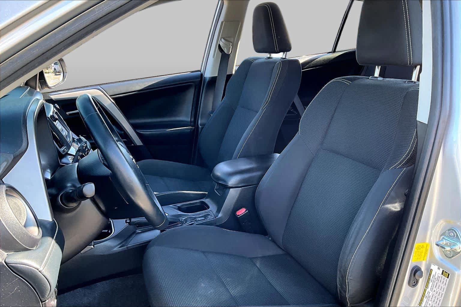 Used 2018 Toyota RAV4 XLE AWD/4WD image 7