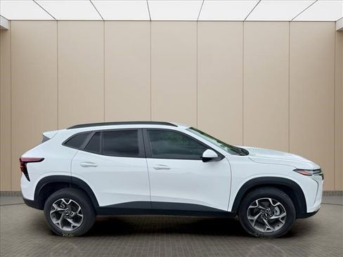 Used 2025 Chevrolet Trax LT w/ Driver Confidence Package FWD image 19