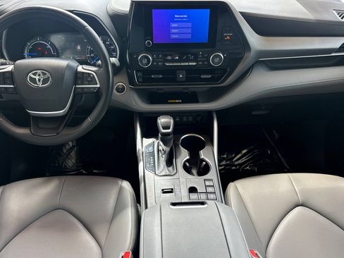 Certified 2024 Toyota Highlander XLE FWD image 17