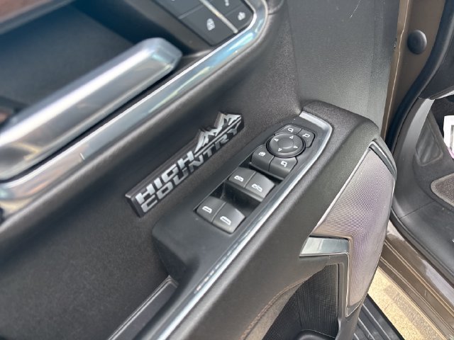 Certified 2023 Chevrolet Silverado 1500 High Country w/ Technology Package AWD/4WD image 11