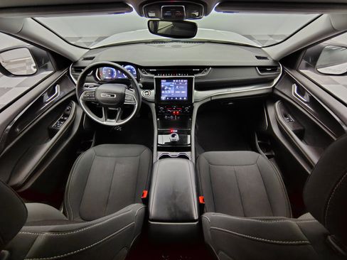 Used 2022 Jeep Grand Cherokee Laredo w/ Luxury Tech Group I image 2