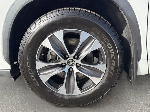 Used 2022 Toyota Highlander XLE image 45