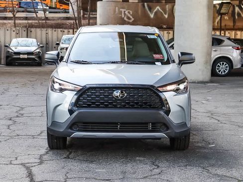 Used 2023 Toyota Corolla Cross L image 2