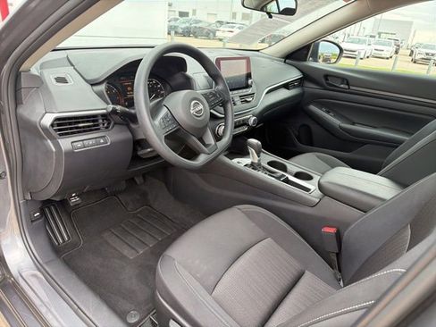Used 2025 Nissan Altima 2.5 S FWD image 9