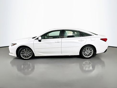 Used 2019 Toyota Avalon Limited image 4