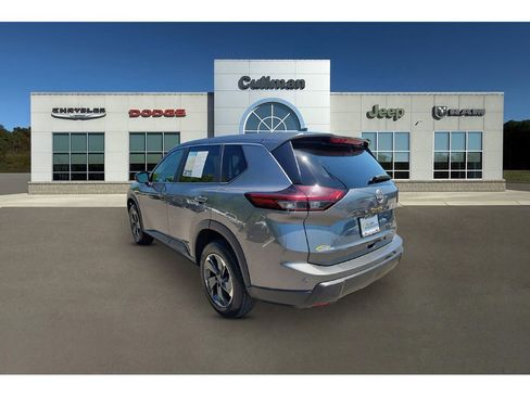 Used 2024 Nissan Rogue SV AWD/4WD image 5